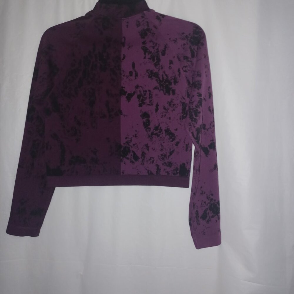 FABLETICS COURTNEY SEAMLESS LONG SLEEVE TOP & HIGH WAISTED SEAMLESS LEGGING SET - Picture 5 of 14